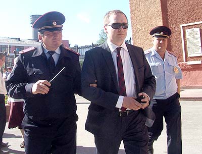 Полиция вынуждена была задержать сотрудника службы безопасности &laquo;Ижмаша&raquo; Алексея Черезова.
